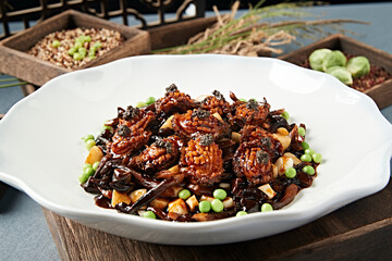 Braised abalone with garlic, chicken mushroom and fresh abalone