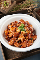 Stir-fried Chicken in Garlic Sauce in Casserole