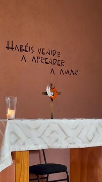 En la eucarist&iacute;a el amor De Dios Padre-Madre se hace presente cuando dej&oacute; la eucarist&iacute;a. Hoy celebramos la misa en la naturaleza que es el espacio abierto del amor De Dios y tambi&eacute;n hacemos adoraci&oacute;n.