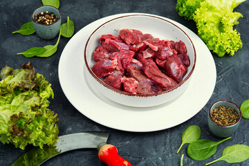 Raw deer meat, raw meat.