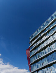 Fototapeta premium Glass reflective office building