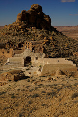 Ksar Ouled Mehdi, tipico villaggio fortificato Berbero composto da granai e abitazioni costruiti...