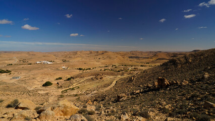 Ksar Ouled Mehdi, tipico villaggio fortificato Berbero composto da granai e abitazioni costruiti...