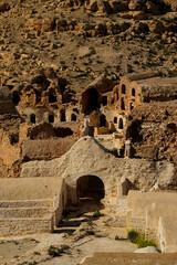 Ksar Ouled Mehdi, tipico villaggio fortificato Berbero composto da granai e abitazioni costruiti...