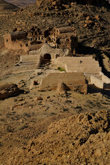 Ksar Ouled Mehdi, tipico villaggio fortificato Berbero composto da granai e abitazioni costruiti...
