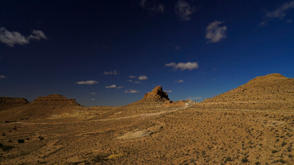 Ksar Ouled Mehdi, tipico villaggio fortificato Berbero composto da granai e abitazioni costruiti...