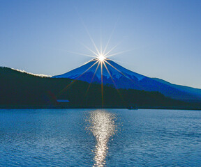 忍野村から富士山とダイヤモンド © 文明 金本