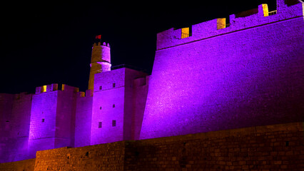 Il Ribat Harthema di Monastir è circondato da possenti mura difensive e sovrastato da una torre di...