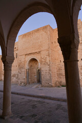 Naklejka premium Il Ribat Harthema di Monastir è circondato da possenti mura difensive e sovrastato da una torre di guardia posta al centro della struttura fu set di alcune scene del Gesù di Nazareth di Zeffirelli
