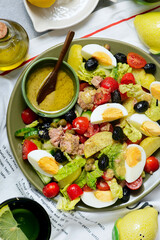 Healthy Vegetable Salad with Tuna, Eggs and Olives .style hugge