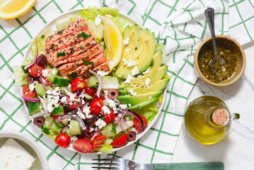 Mediterranean Salad with Salmon, Feta, Avocado and Vegetables .style hugge