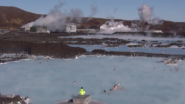 Dampfendes Geothermalkraftwerk Svartsengi in Island, Erdw&auml;rme, vulkanische Aktivit&auml;t