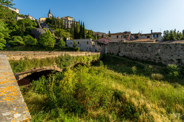 Fototapeta premium Spoleto, Ponte delle Torri roman bridge and Rocca Albornoziana medieval fortress. Umbria region, Italy, Europe.