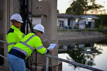 Structural engineers and technicians are inspecting the structural standards of the dam's...