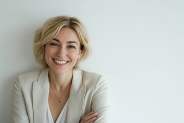 Obraz premium Happy smiling business woman on white background