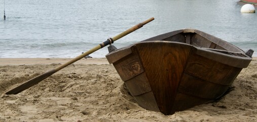 Row boat with one oar on the beach © Marshall