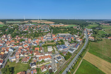 Ausblick von oben auf die Marktgemeinde Wilhermsdorf an der Zenn in Mittelfranken