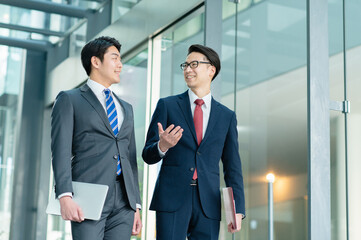 オフィスで働くビジネスマン【撮影協力：スカパー東京メディアセンター】