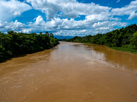 Rio Paraiba do Sul, Taubat&eacute;, S&atilde;o Paulo, Brasil