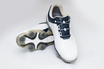 ゴルフシューズ は ソフトスパイク が グリップ力 が強い 【 ゴルフ 用品 の イメージ 】