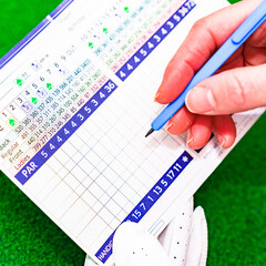 ゴルフ の スコアカード に 記入 【 golf の アテスト の イメージ 】
