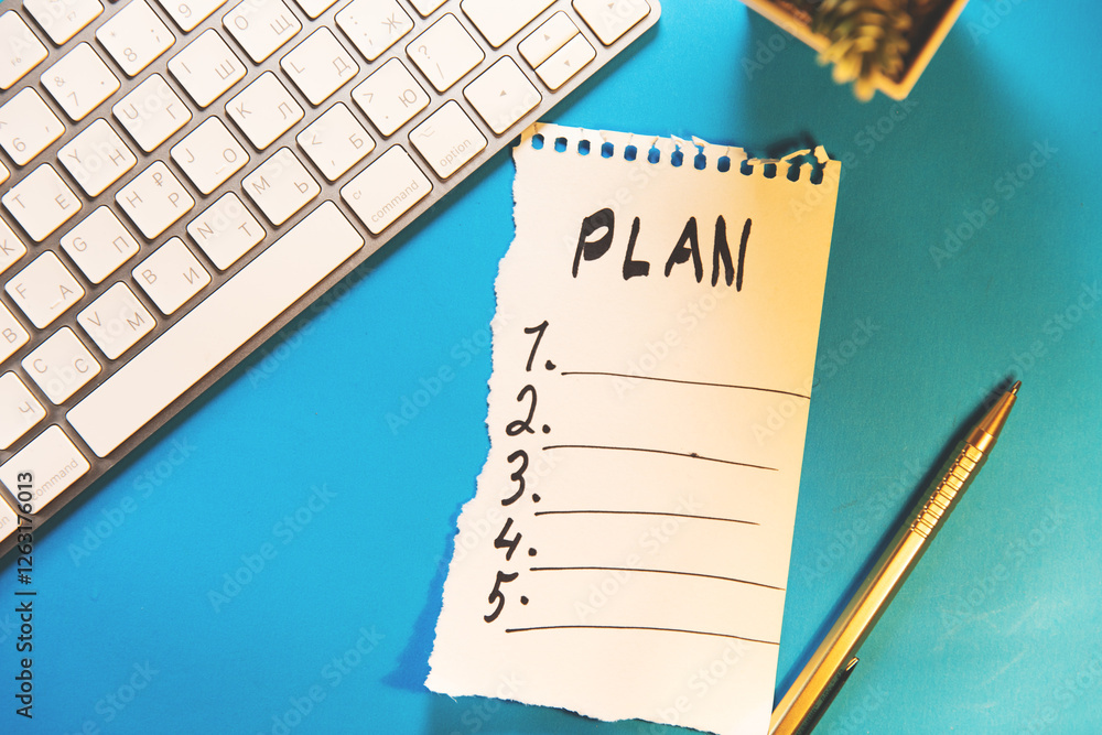 Poster notepad with text plan on the table.