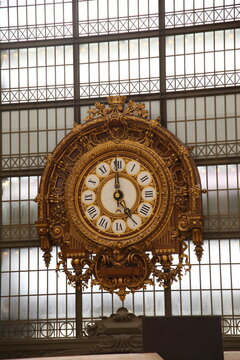 clock on the roof 