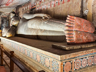 The golden Dambulla buddhist cave temple rock-cut contains numerous Buddha statues. The Sleeping Buddha Rock Temple is the largest cave temple in South Asia.
