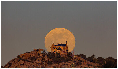 super luna y el canto del pico