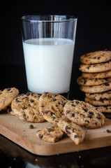  Milk.Cookies with milk. Chocolate chips cookies.  Snak. Merienda. Galletitas con leche. Chips de chocolate. Galletitas. Leche.