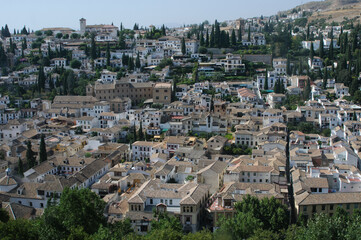 Obraz premium Densely populated neighborhood of the city center of Granada, Andalusia, Spain.
