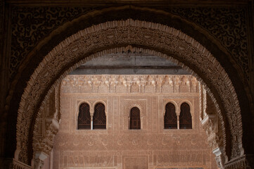 Obraz premium Detail of the ornate, Moorish, Islamic art and architecture inside the Alhambra Palace, Granada, Spain.
