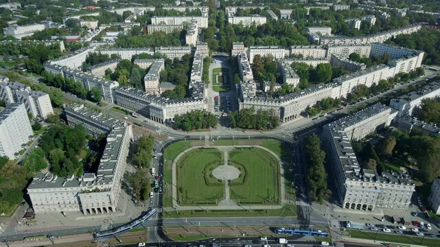 Krak&oacute;w, Nowa Huta, plac Centralny imienia Ronalda Regana. Socrealistyczny układ urbanistyczny. Polska