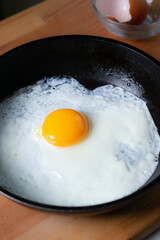 Huevos cocinandose