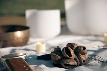 Rattle, tibetan and quartz bowls