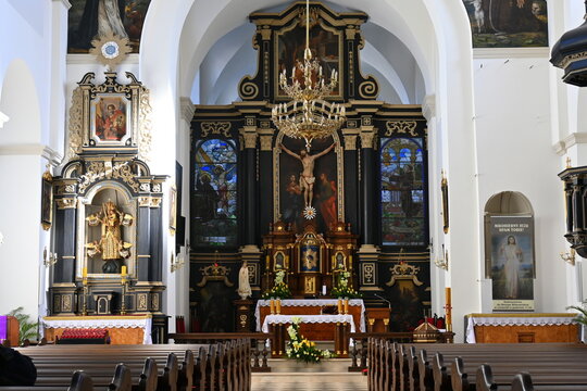 Kości&oacute;ł i Klasztor O.O. Franciszkan&oacute;w wzniesiony na miejscu dawnego zamku, Parafia rzymskokatolicka pw. św. Anny, Biecz, Małopolska, Polska, Europa