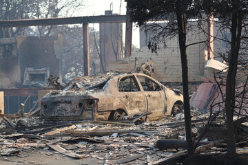 Palisades Wildfire Raging Through California&rsquo;s Coastal Landscape &ndash; Thick Smoke and Scorched Terrain in Los Angeles Wildfire Disaster