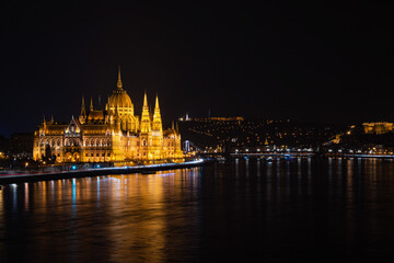 Naklejka premium night view of Budapest