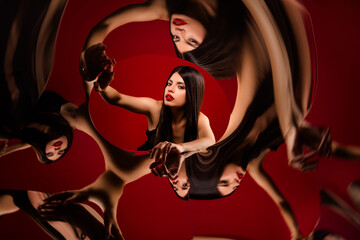 Naklejka premium Captivating brunette woman surrounded by artistic reflections on a red background