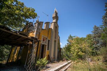 The Abandoned Historic Villa of an Artist in Northern Italy
