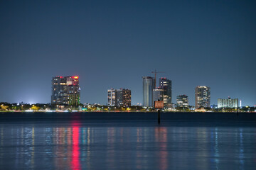 Obraz premium Tampa, Florida USA - Feb 12, 2025: Tampa bay moon rise landscape 