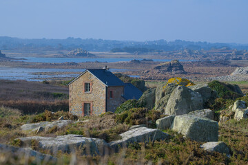 Joli paysage breton sur le site du gouffre à Plougrescant en Bretagne