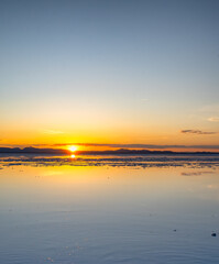天空の鏡 - ウユニ塩湖の絶景