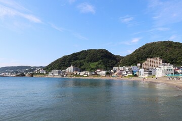 Fototapeta premium The serene and beautiful Akiya Beach, located near Hayama on the west coast of Miura Peninsula, Yokosuka, Japan.