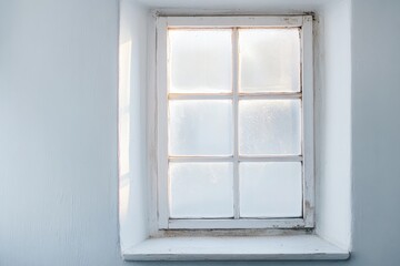 Obraz premium Old white window with diffused light and textured wall