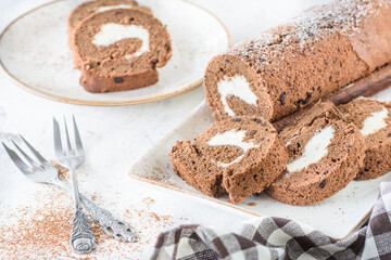 Sweet chocolate and cream rollat 