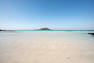 하얀 모래사장 그리고 푸른 바다와 맑은하늘 제주 제주시 한림읍 협재리 협재해수욕장
