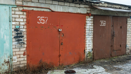 An old garage cooperative featuring vintage garages and weathered doors, showcasing a nostalgic atmosphere and the charm of bygone craftsmanship in a rustic setting.