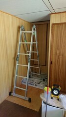 2182)A large nest of Japanese honey bees in the scorching heat of the second floor attic(Photo taken at 13:51 on august 23, 2017)