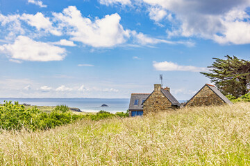 Sea view from a grass meadow with old cottage at the coast in Bretagne © Lars Johansson